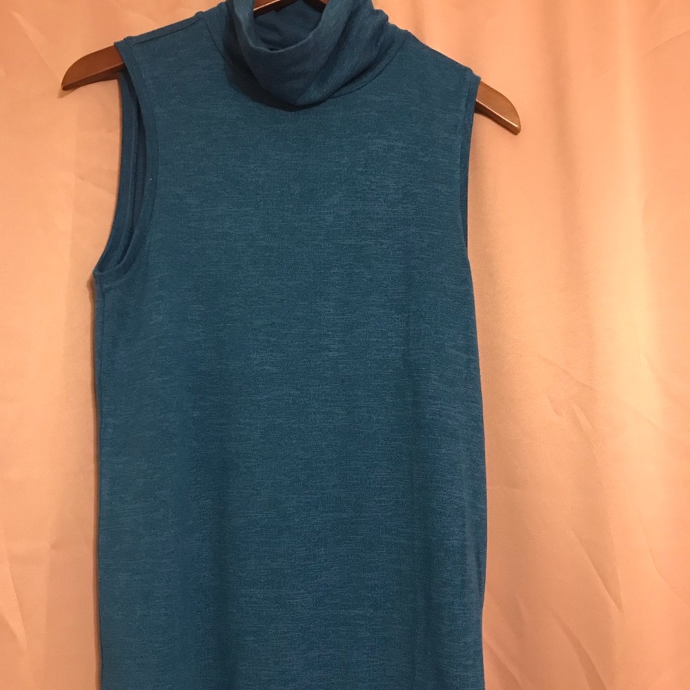 Banana republic tank top only worn once!